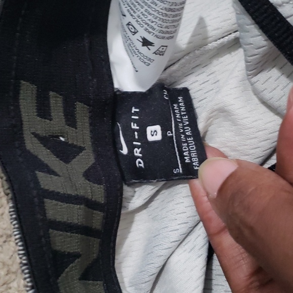 Nike Camo Shorts Mens Small Training Elastic Waist Drawstring Pocket Green Gray - Picture 3 of 4